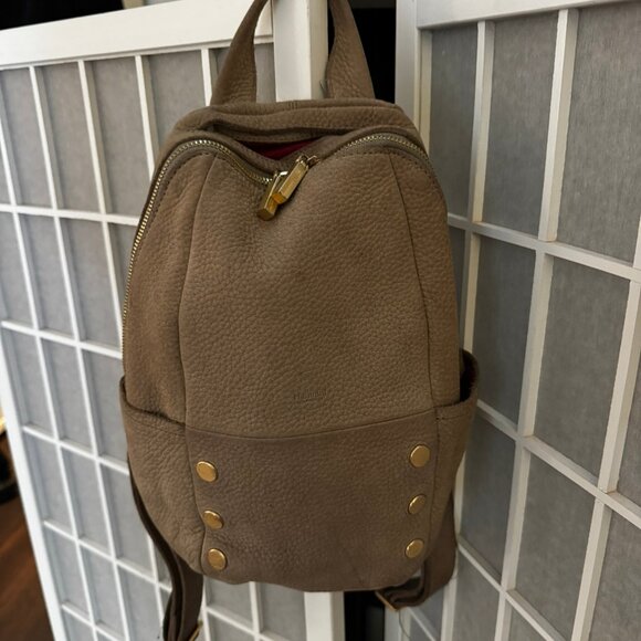 Hunter | Grey Natural/Brushed Gold | Med Backpack